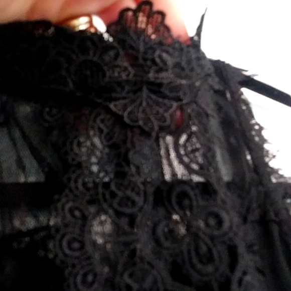 Cropped Lace Top Size L - Picture 7 of 9